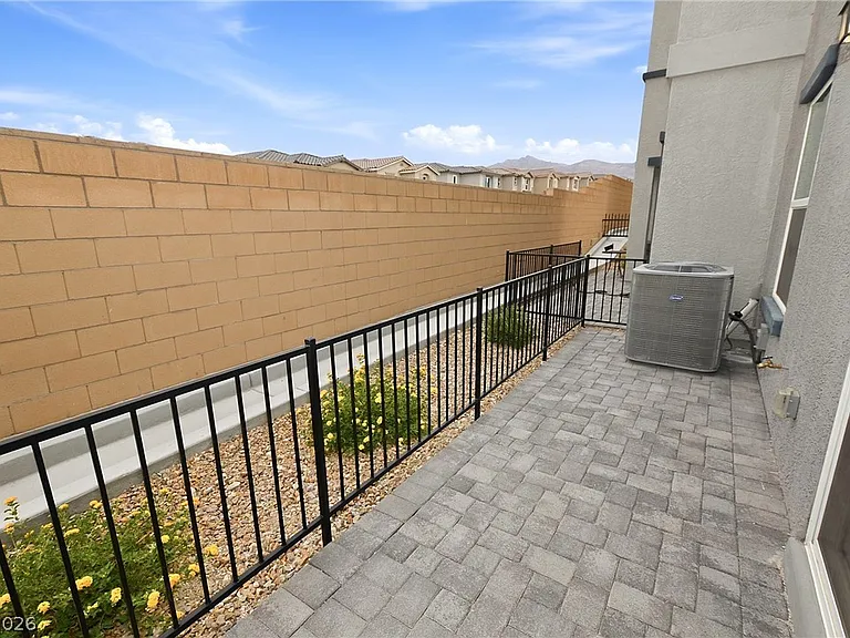 10923 Heatherford Ave — Photo 14