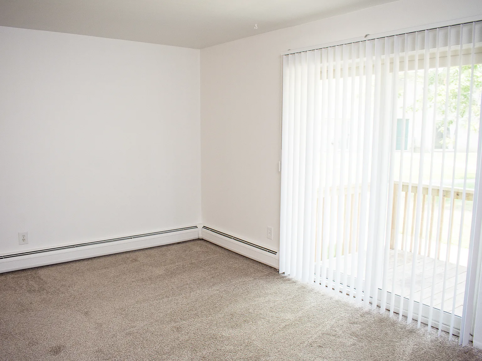 Hawthorne Club Apartments — Photo 3