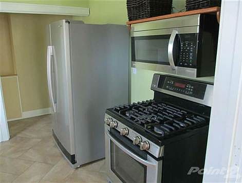 kitchen w SS appliances