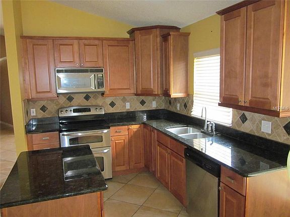 3rd image of 13527 Emeraldview Dr