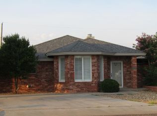 716 Hickory St, Levelland, TX 79336