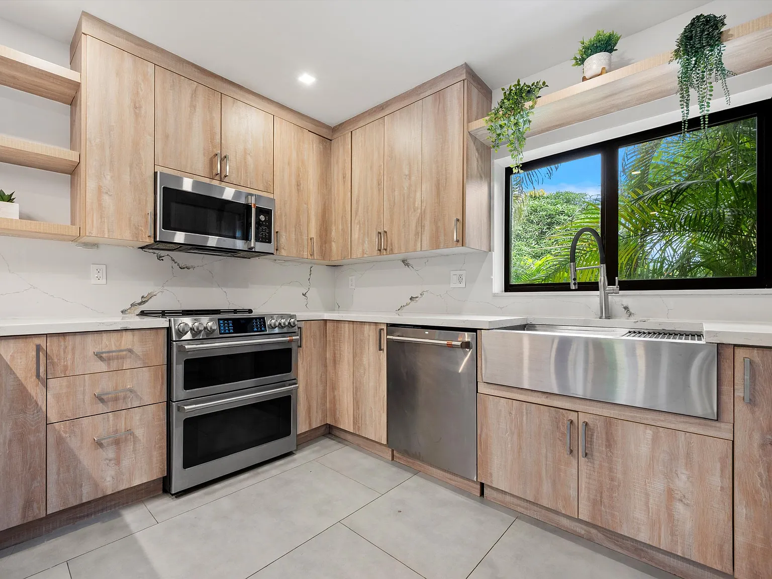 2 bed, 1636 sqft, $4,350 — Photo 4
