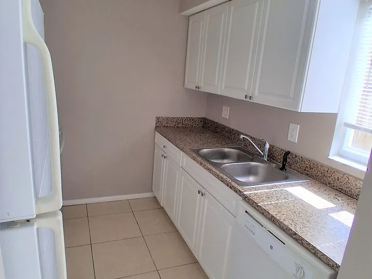 3206 W Azeele St #130 — Photo 7