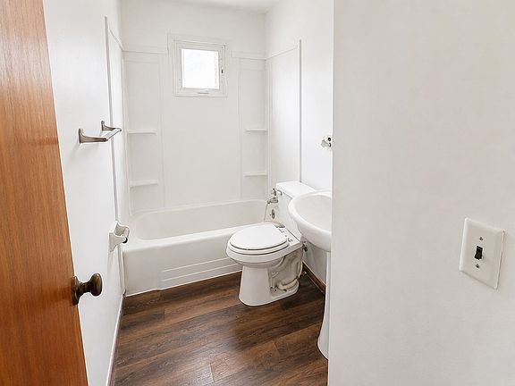 5th image of 641 Short Culver St