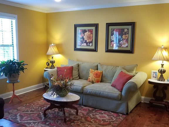 4th image of 1313 Woodlawn Cir
