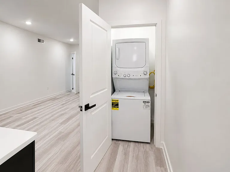 129 S 51st St #1F — Photo 7