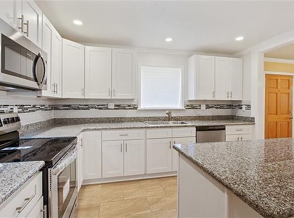 3rd image of 4759 Warren Dr
