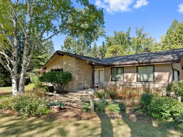 1506 West River Oaks LANE, Mequon, WI 53092