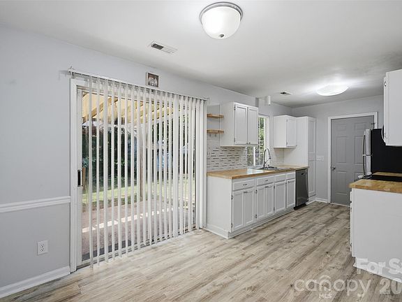 5th image of 8345 Houndstooth Dr