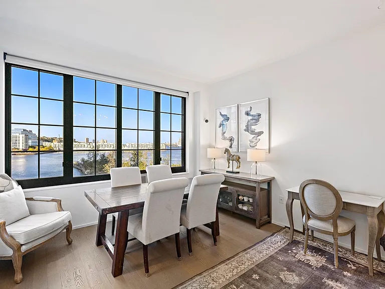 1425 Hudson St #4I — Photo 4