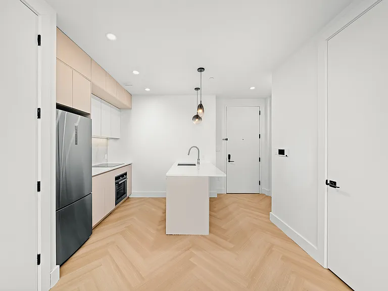 34-16 38th St #3202 — Photo 3