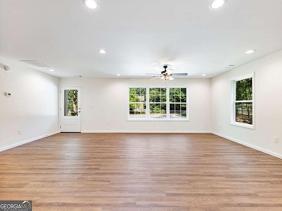 3rd image of 8079 Beachwood Dr
