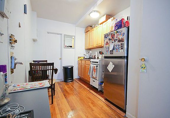 3rd image of 247 E 52nd St APT 4A