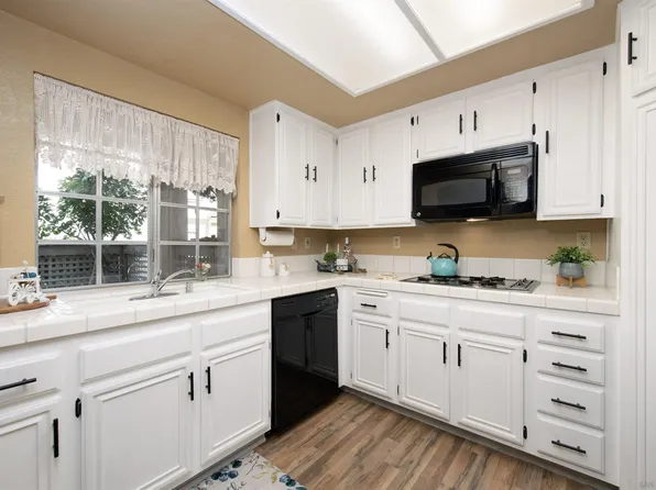 1050 La Tortuga Dr Unit 15, Vista, CA 92081