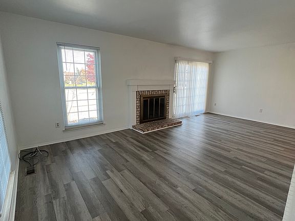 5th image of 42173 Roscommon St