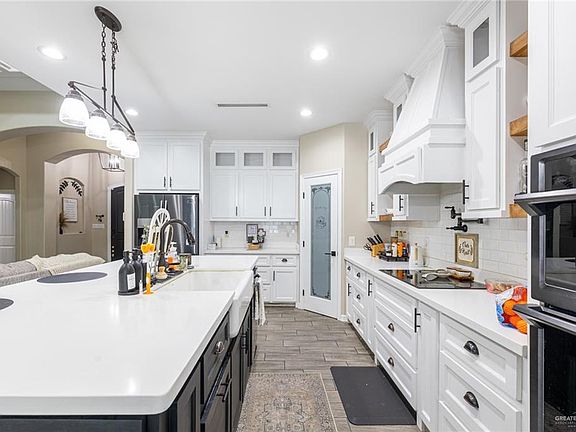 3rd image of 909 W Seminole Ave