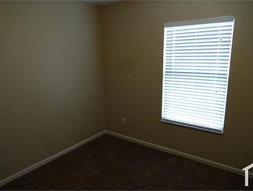 4th image of 3206 Chantilly Ct #1