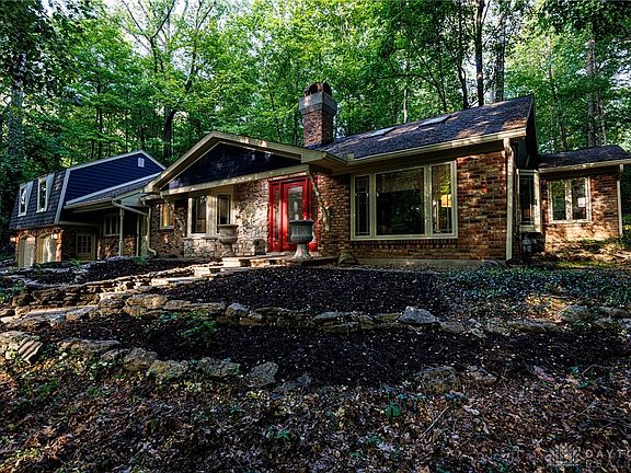 2nd image of 229 Colonial Ln