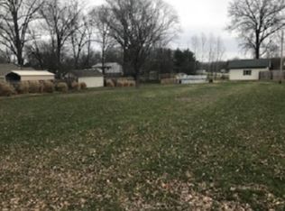 1402 N Jackson St, Robinson, IL 62454