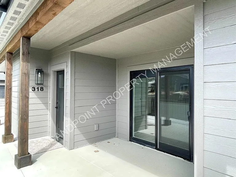 318 Aviator Ave #318 — Photo 4