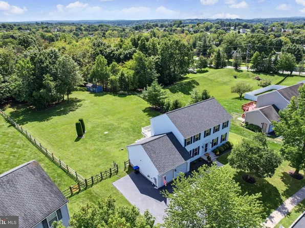 77 Autumn Ln, Royersford, PA 19468
