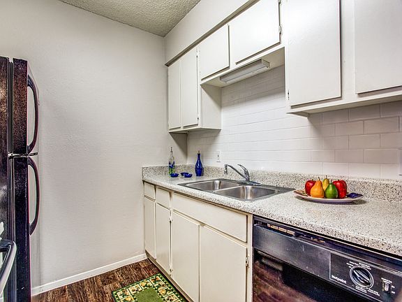 4th image of 4500 Campus Dr #3605