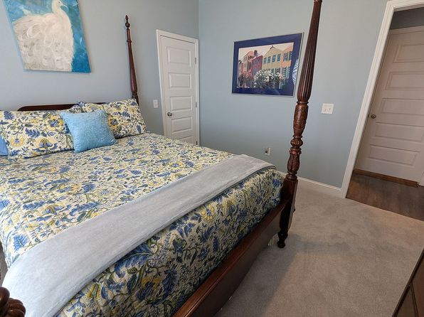 105 Bluff Oak Dr