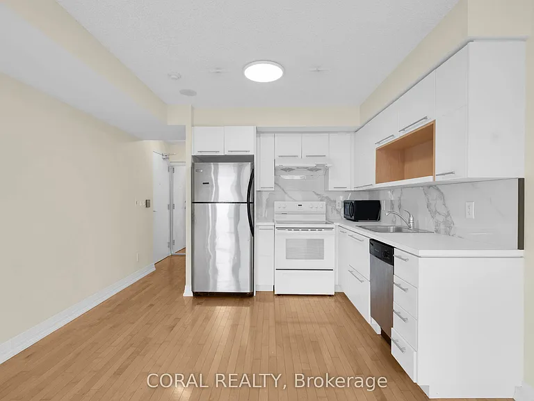 25 Carlton St #1901 — Photo 8