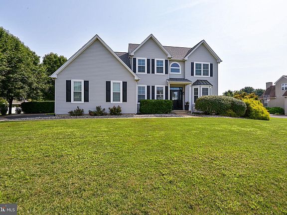 2nd image of 108 Saint Andrews Ct