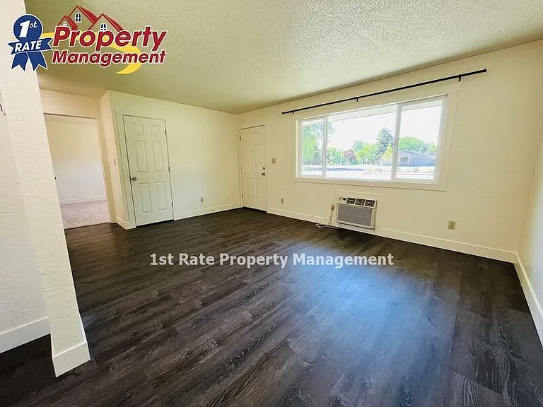 152 E Mission Dr — Photo 3