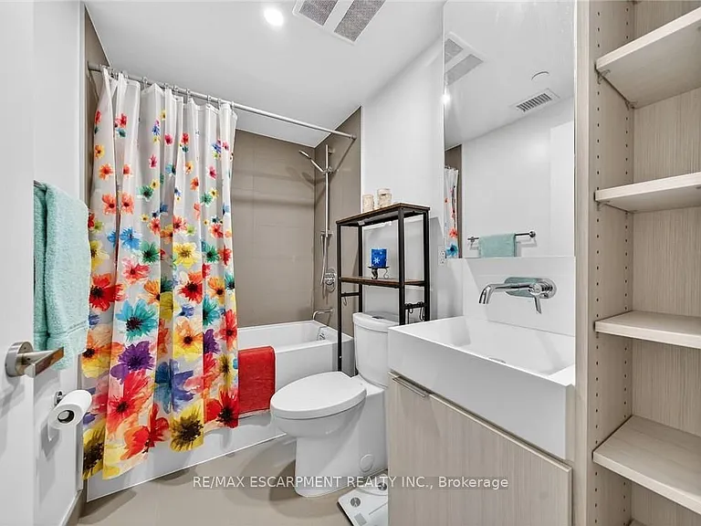 370 Martha St #710 — Photo 37
