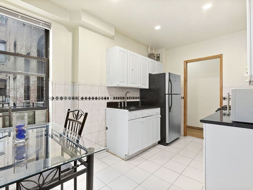 2nd image of 712 W 175th St APT C