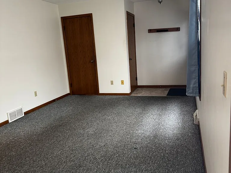 127 E Adams St #B7 — Photo 13