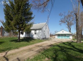 1406 Ray Rd, Fenton, MI 48430