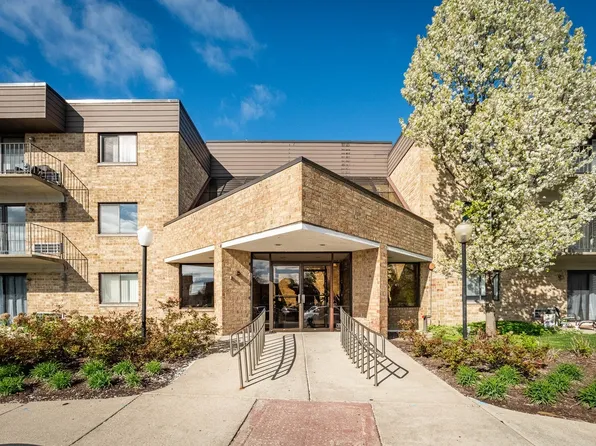 5550 Astor Ln APT 203, Rolling Meadows, IL 60008