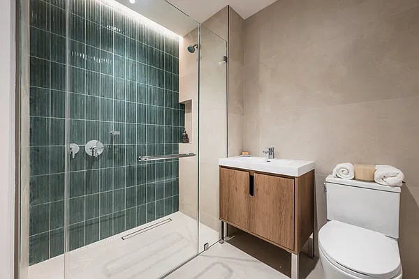 Bathroom, photo 2