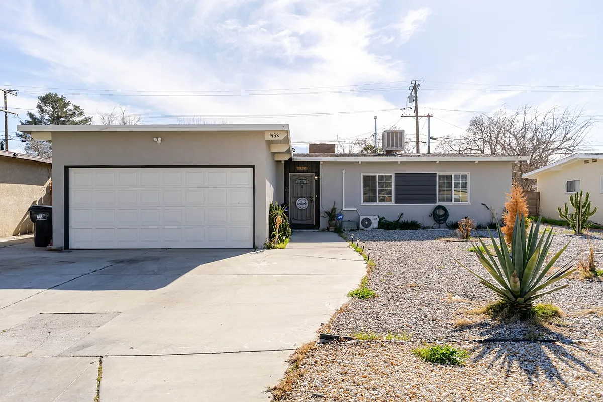 Building Photo - 1432 W Avenue H #15