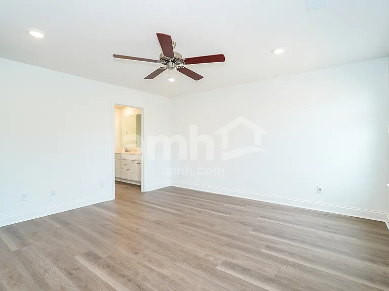 1056 Broyles Xing — Photo 11