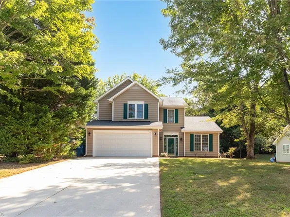 3805 Auburn Hills Dr, Greensboro, NC 27407