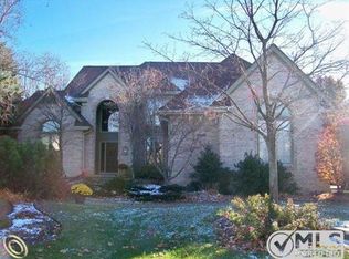 21994 York Mills Cir, Novi, MI 48374