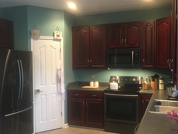 4th image of 303 Big Pond Ln