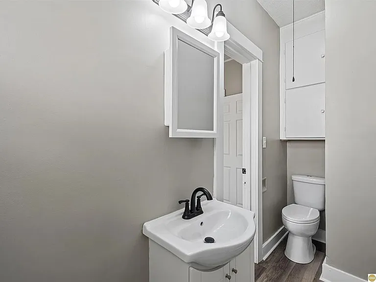823 N H St — Photo 10