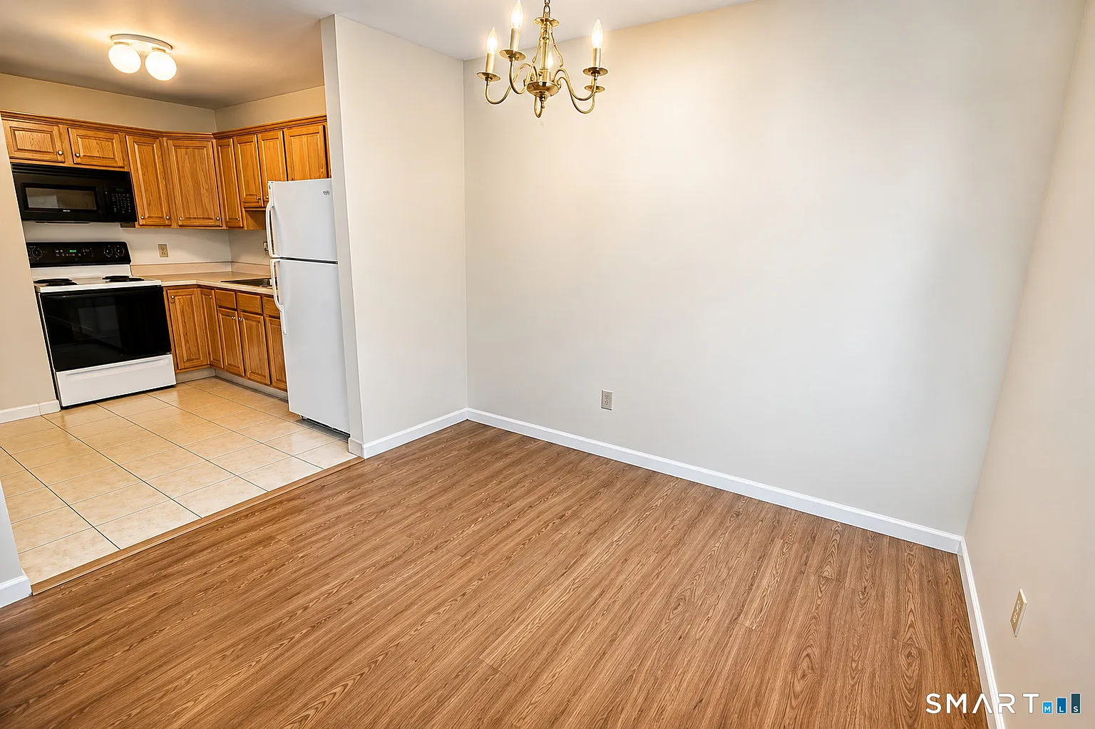 1 bed, 1.0 bath, 6600 sqft, $1,300 — Photo 4