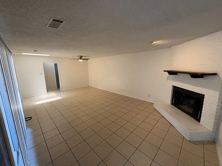 2110 Hinkle Ave — Photo 3