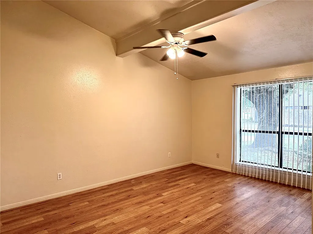 2 bed, 985 sqft, $1,200 — Photo 2