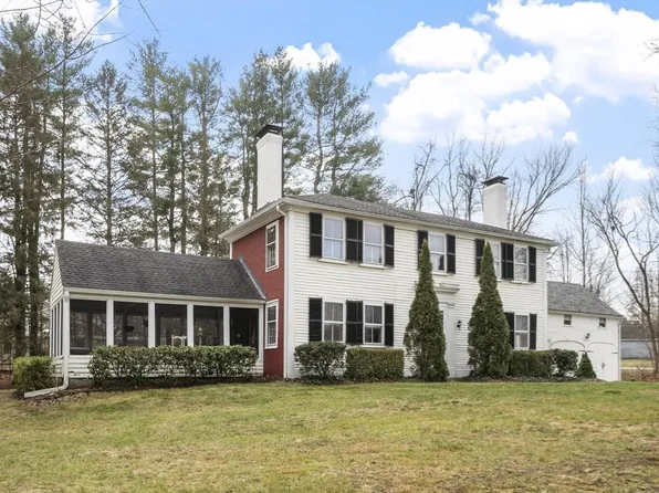 8 South St, Townsend, MA 01469