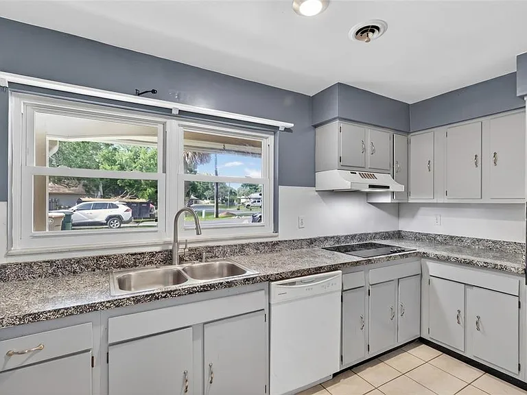 2622 SW 35th Ave — Photo 6