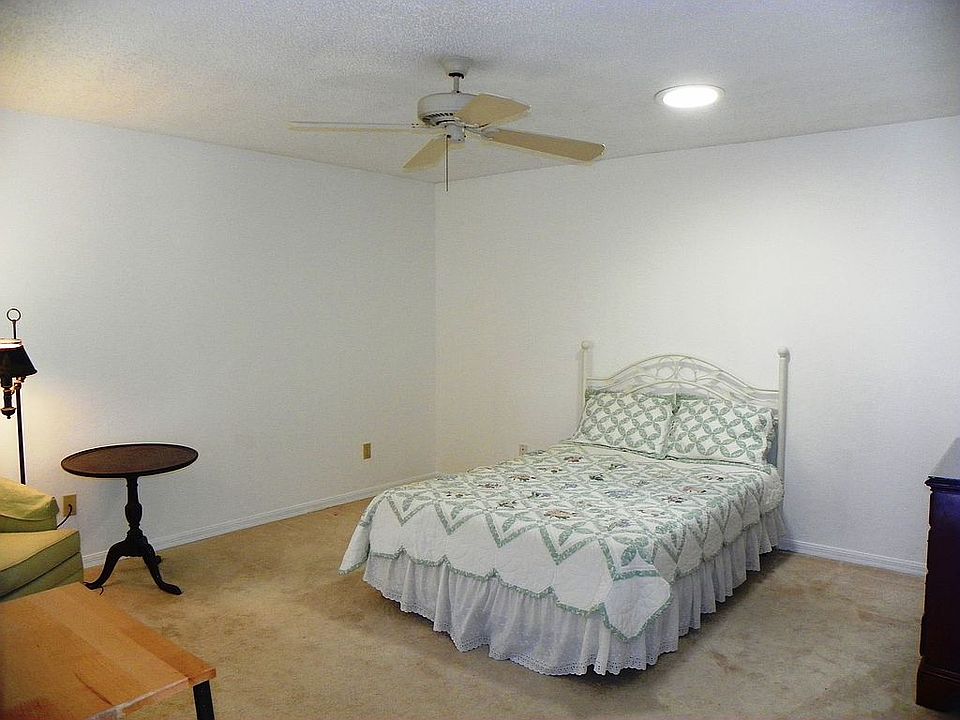 2nd image of 104 Fiddlesticks Cir
