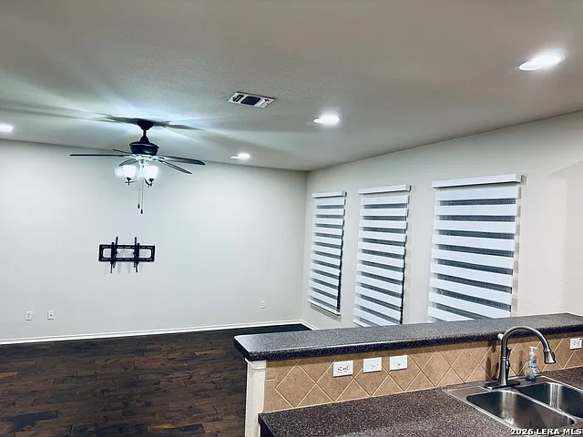 3 bed, 2.5 bath, 2714 sqft, $2,750 — Photo 4