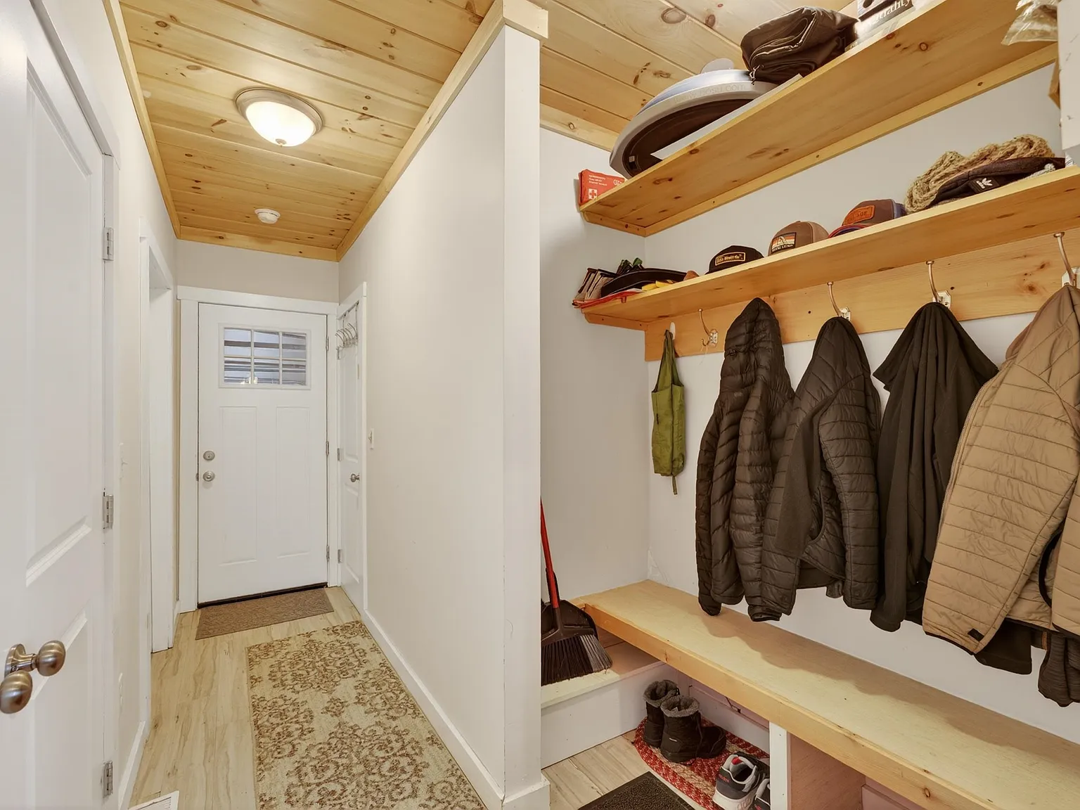 3 bed, 2.5 bath, 2400 sqft, $3,000 — Photo 4